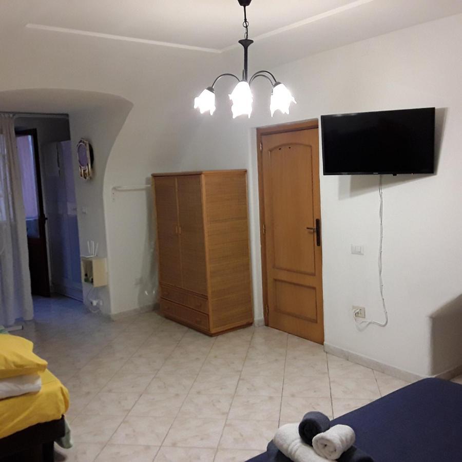 Dimora Letizia- Room 1 Procida Bagian luar foto